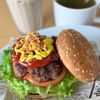 Tsuneaki Okadaの作ってみた!投稿(市販のバンズで本格ハンバーガー！パテは塩こしょうで焼くだけ！)