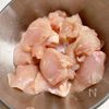 【ヘルシーおかず】茹で茄子と鶏胸肉の胡麻味噌和えの工程1