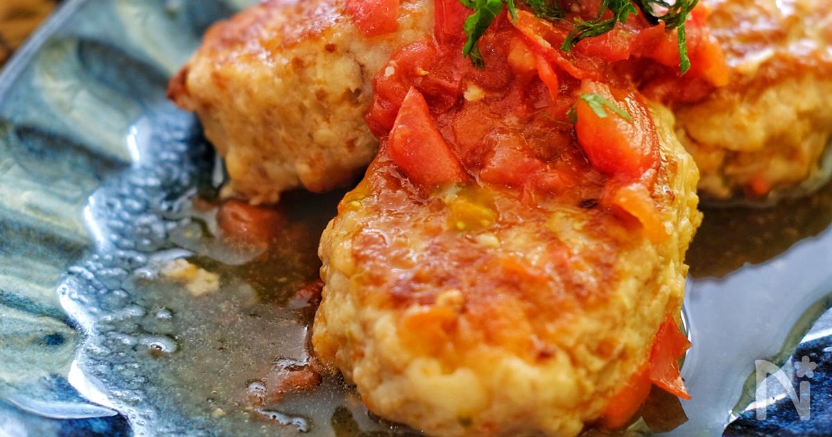 ＊はんぺんとえのきたっぷりの和風生トマト煮込み鶏バーグ＊