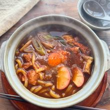 【カレー味噌煮込みうどん】汁まで飲み干したくなる美味しさ！
