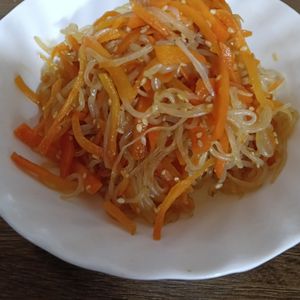 ぽぽペの作ってみた!投稿(食材2つで簡単！【にんじんと白滝の中華風ごま炒め】腸活にも◎)