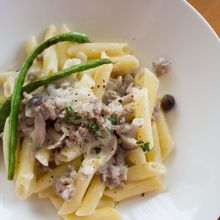 お手軽！ひき肉ときのこのチーズクリームパスタ