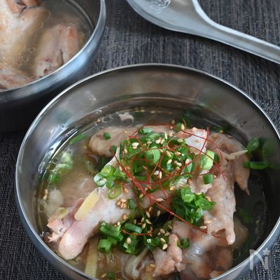 お肉ホロホロ♪加熱は炊飯器にお任せ!鶏のうま味凝縮スープ