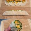 餃子の皮で簡単！「ズッキーニのくるくるベーコンチーズ焼き」の工程2