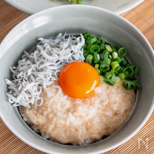 【とろろしらす丼】するする♪