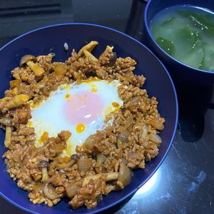 料理超絶初心者🔰の作ってみた!投稿(【バズり飯グランプリ‼️煮込みハンバーグ風丼】優勝レシピ🏆)
