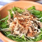 もりもり食べて腸から元気に！ごぼうとエノキとひき肉のサラダ