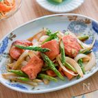 さけ、アスパラガス、新玉ねぎのバターしょうゆ炒め