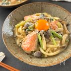 コクうま♡【鮭ときのこの濃厚味噌カルボうどん】