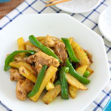 【ボリュームおかず】じゃがいもとピーマンのカレー炒め