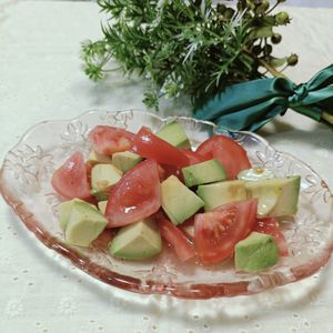 AKARI☆の作ってみた!投稿(トマトとアボカドの和風ハニーマスタードサラダ🍅🥑🍯)