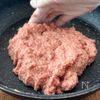 丸めず簡単◎【佐賀県産アスパラガスのチーズハンバーグ】の工程1