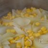 [濃厚甘い新玉ねぎのコーンポタージュ]味付けは塩こうじだけの工程1