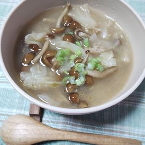M＊Pの作ってみた!投稿(キャベツとなめこの味噌バタースープ煮)