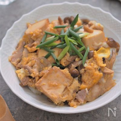 【豚バラと厚揚げの卵とじ丼】ワンパンで簡単♪　