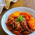 煮るだけ簡単！牛すね肉で豪華♪トマト肉じゃが
