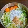 片栗粉でOK!たっぷりきゃべつの豚玉焼きの工程1