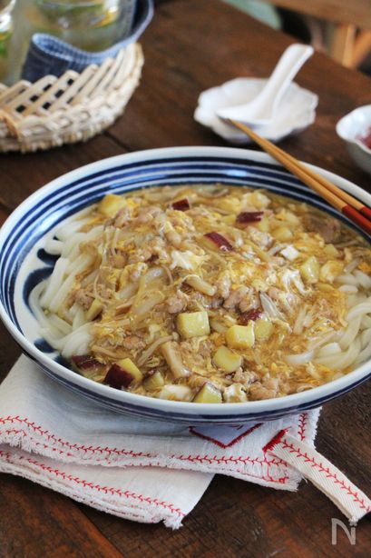 鶏そぼろと秋野菜のあんかけうどん