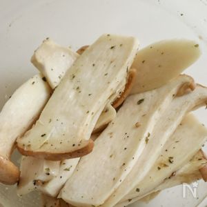 やみつきの旨さ♡トースターで楽々♫エリンギのガーリック焼き