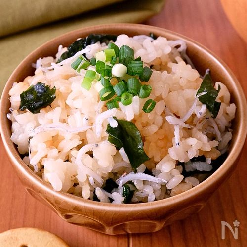 【しらすわかめご飯】うま味あふれる♪味つけ1つ〈腸活・時短〉