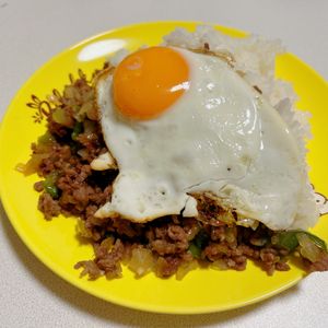 ひなの作ってみた!投稿(ご飯がすすむ！甘辛ピーマンそぼろ丼)