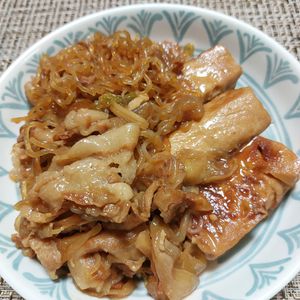 よっこの作ってみた!投稿(とろとろ玉ねぎとしらたきの☆🤩☆味しみしみ豚バラ肉豆腐✨)