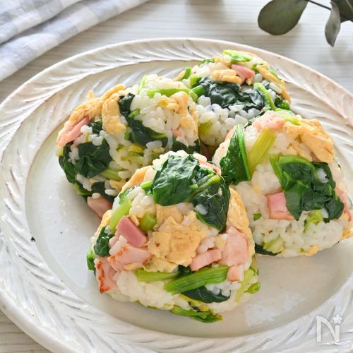 栄養満点◎ほうれん草とベーコンのおにぎり