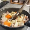 【コクうま無水肉じゃが】放置で具材の旨味爆発!の工程2