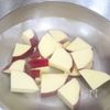 簡単デリ風！【さつまいもと蓮根のオーロラサラダ】和えるだけ♪の工程1