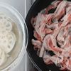 【豚とれんこんの甘酢炒め】豚バラをさっぱりと仕上げる方法♪の下準備