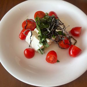 こむぎの作ってみた!投稿(ヘルシー♪♪チーズみたいな塩麹豆腐とトマトの塩昆布サラダ)