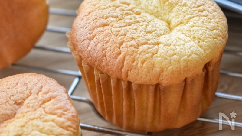 ふわっふわ♪口溶け最高♪基本のシフォンカップケーキ♪ | レシピ