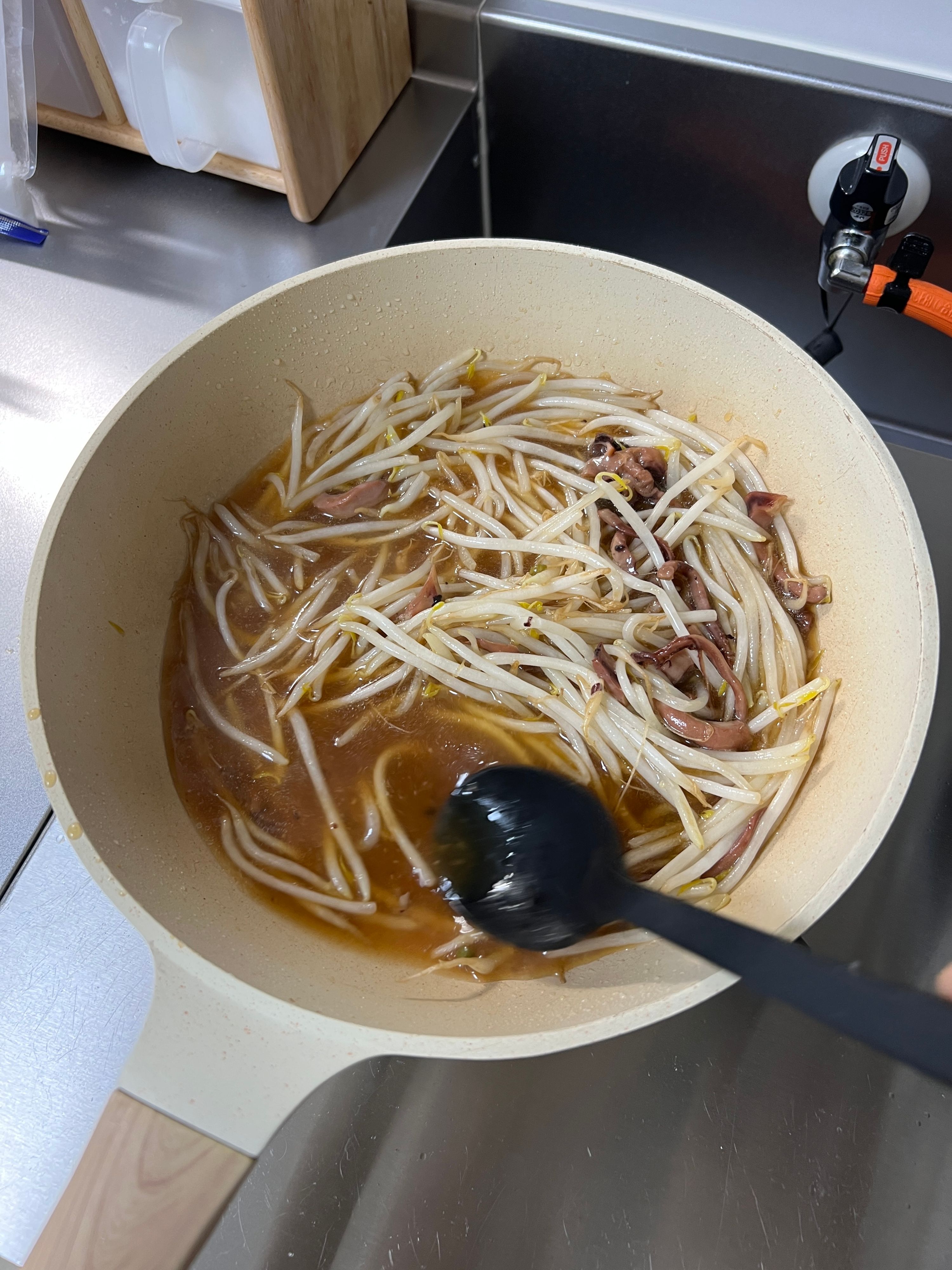 給料日前の絶品めし♡】いかともやしの濃厚オイスターあん！ | レシピ
