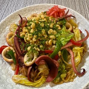 楽ラク手抜キッチン🐶🐾の作ってみた!投稿(やみつき濃厚ソースのイカ焼きそば♪お弁当にも◎)