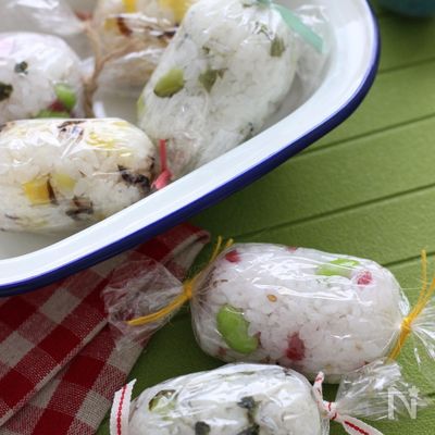 お弁当に♪漬け物でお手軽！可愛い3色キャンディおにぎり