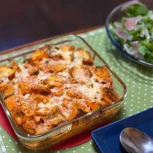 たろちゃんの作ってみた!投稿(さば水煮缶使用　トマトクリームパングラタン)