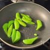 【ウインナーとポテト、豆野菜のガーリックソテー】お酒に合う♪の工程2