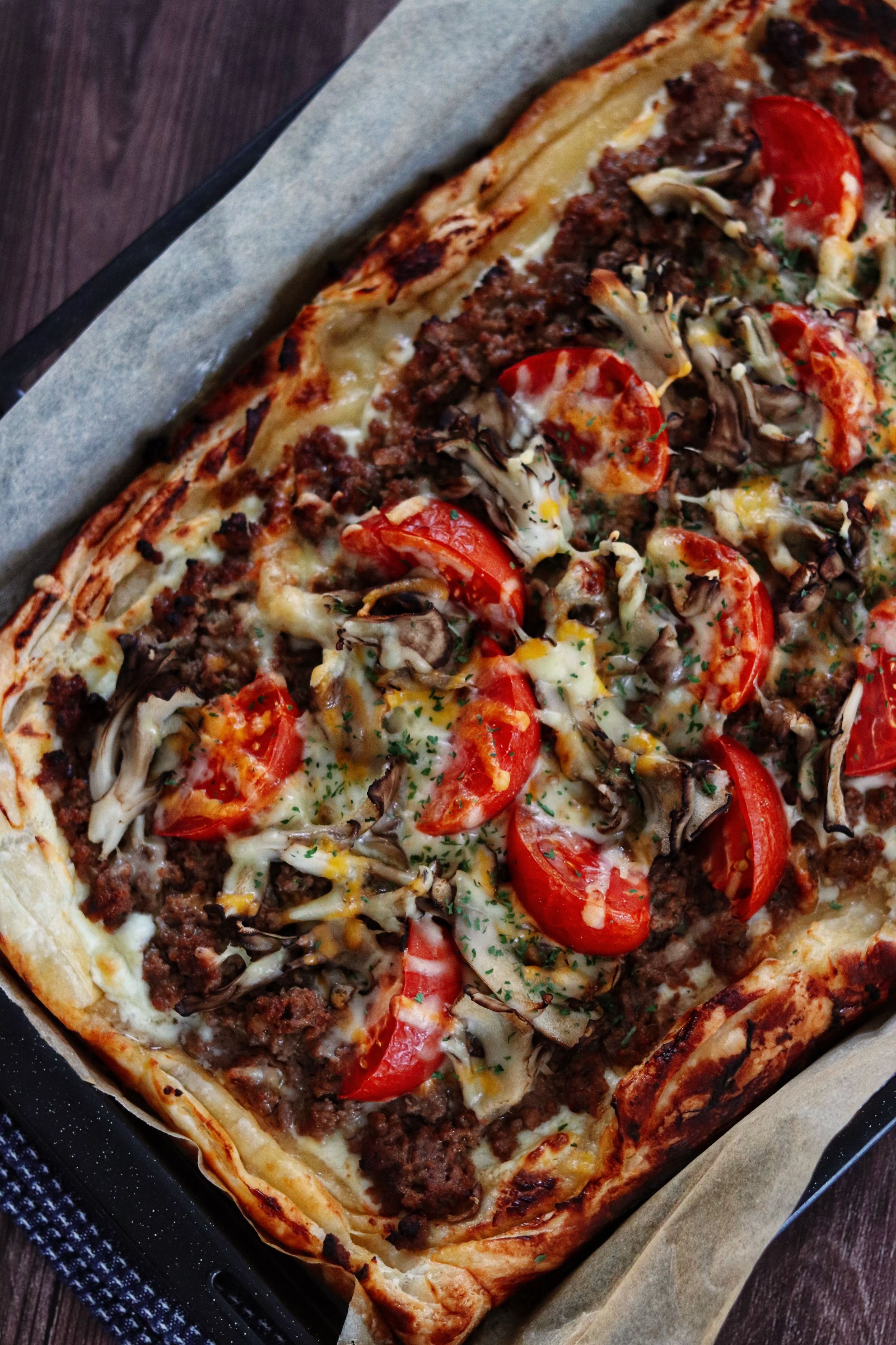 美味しすぎて震える【ダブルチーズのオープンミートパイ】 | レシピ