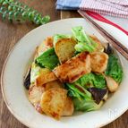 鶏肉とキャベツとじゃが芋のコンソメバター炒め