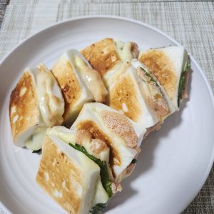 とももの作ってみた!投稿(はんぺんに挟んで焼くだけ♡『明太チーズのはさみ焼き』)