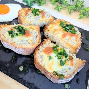 AYANO.•*¨*•.☆の作ってみた!投稿(手間なし！美味しい！しらすチーズブルスケッタ)