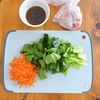節約食材で大満足◎小松菜と豚こまのスタミナ炒めの下準備