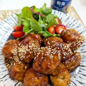 ふゆの作ってみた!投稿(豚こまボールの甘酢ごまだれ焼き【#お弁当#ポリ袋#包丁不要】)