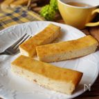 混ぜて焼くだけ！ニンジン入りスティックチーズケーキ