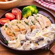 【きのこソースのチキンステーキ】鶏むね肉がしっとり柔らか！