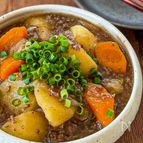 ごま油香る《とろ～り♡甘辛そぼろ肉じゃが》