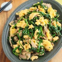 すき焼のたれが決め手!豚肉とニラのふわふわ玉子