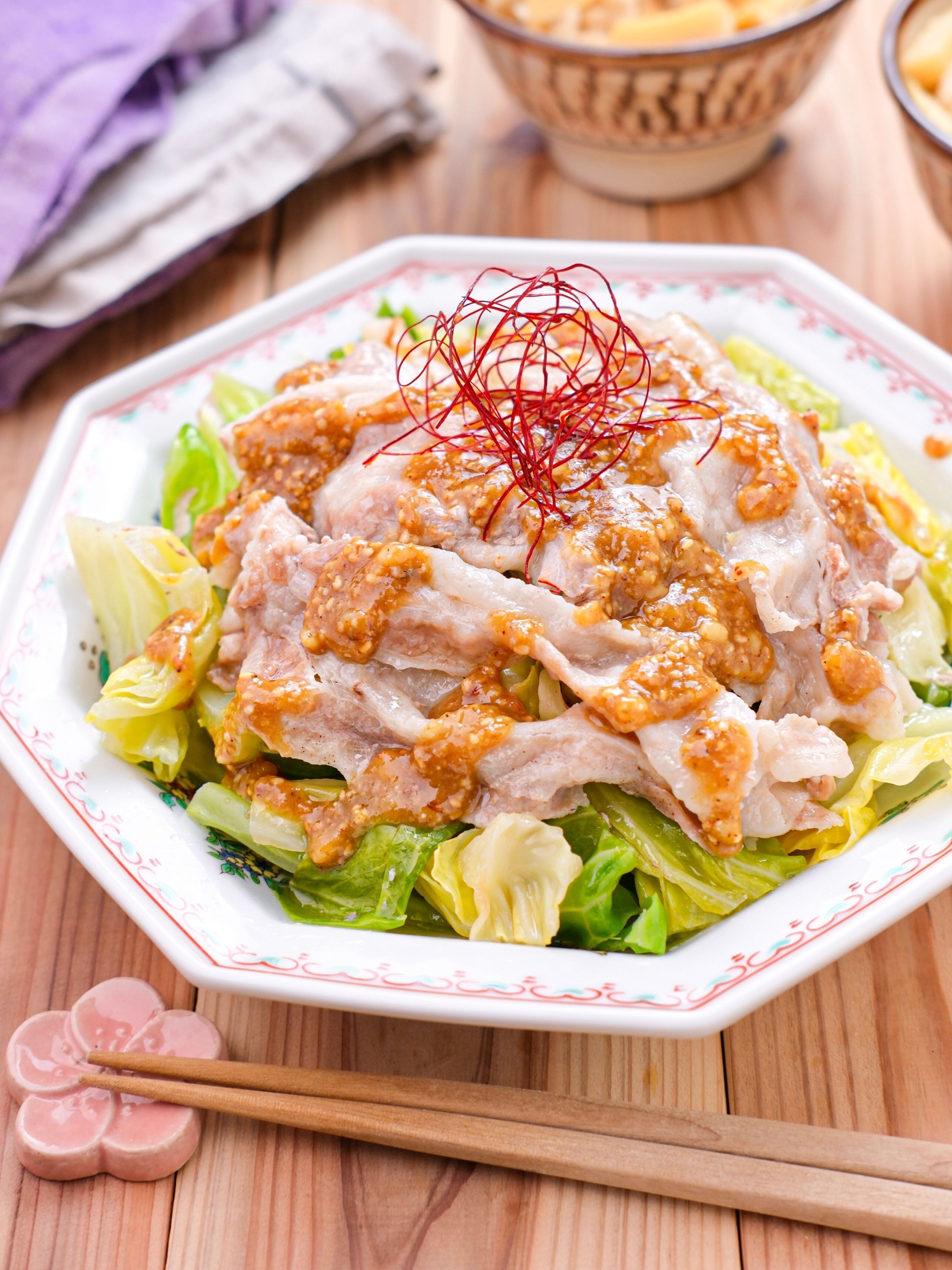 豚肉と春キャベツのごま味噌だれ蒸し