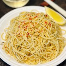 【バジル香るペペロンチーノ】パンチの効いたおつまみパスタ♪