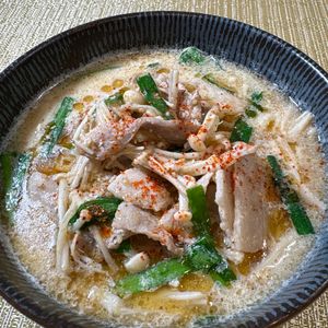 楽ラク手抜キッチン🐶🐾の作ってみた!投稿(旨味たっぷり♡豚バラとニラのごま味噌豆乳うどん)